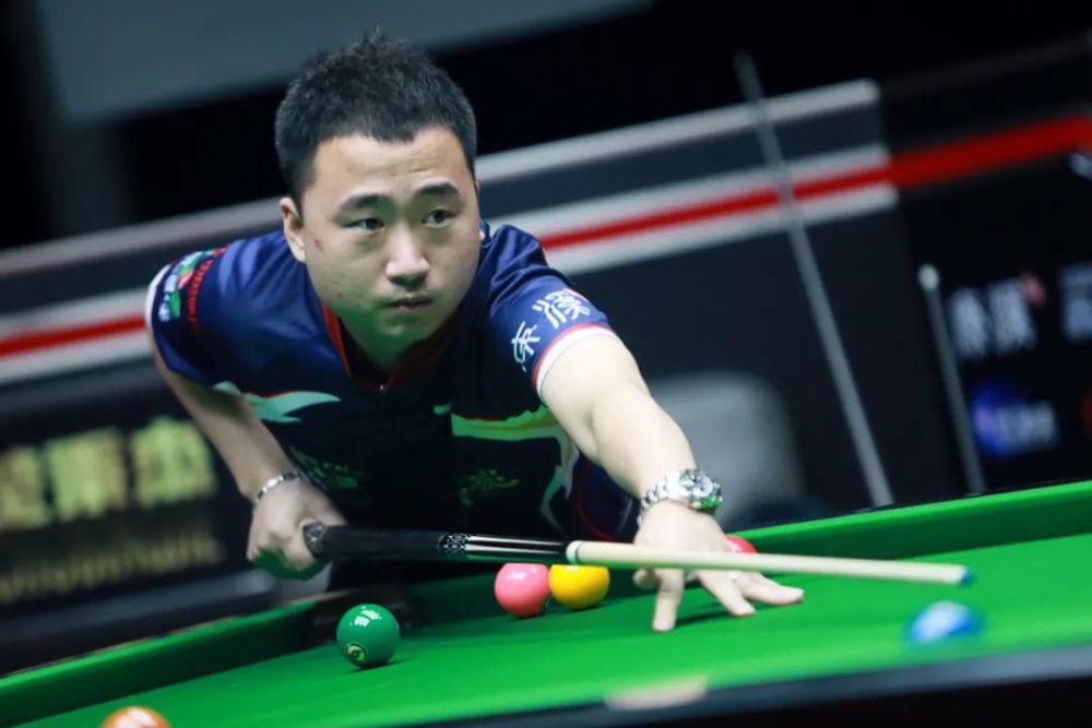 灯光之下 灯光之下